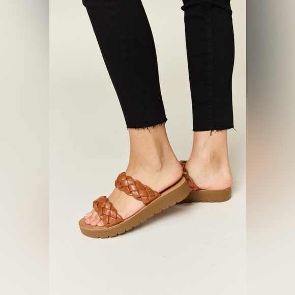 WILD DIVA Woven Dual Band Platform Sandals - Picture 3 of 5